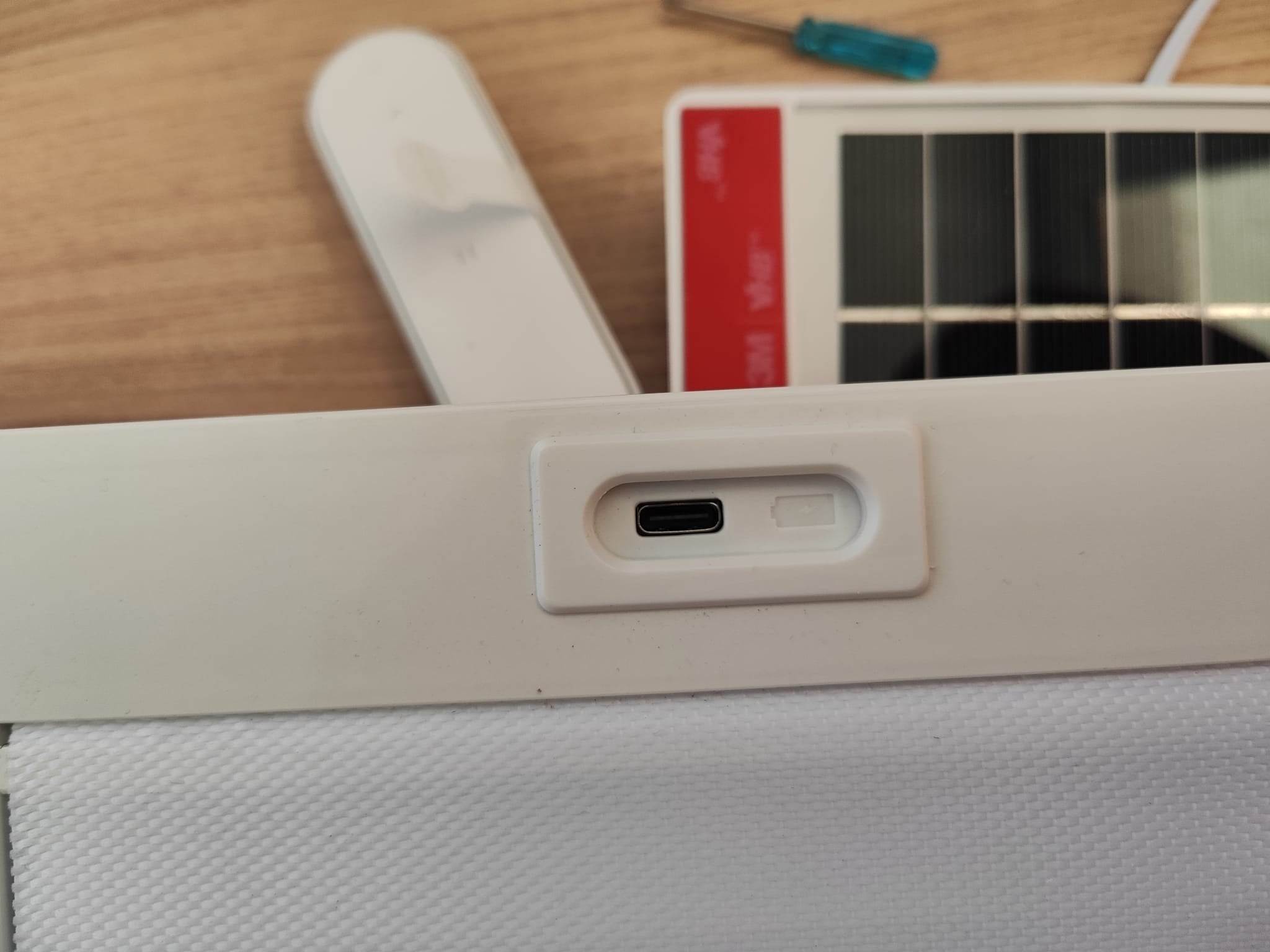 Smart Roleta Automatyczna M132 Classic+ 100 cm Solar USB-C Tuya Alexa Pilot